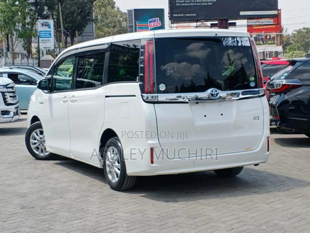 Toyota Noah 1.8 FWD Hybrid (7 seater) 2019 White