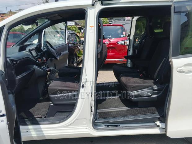 Toyota Noah 1.8 FWD Hybrid (7 seater) 2019 White