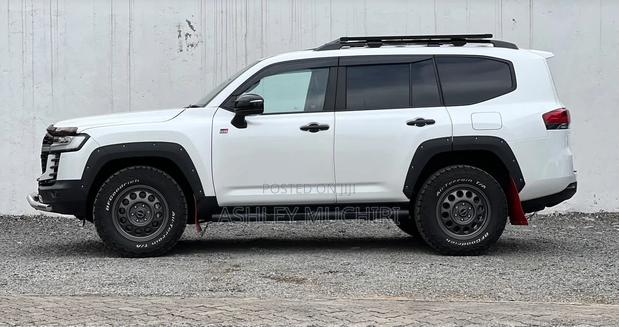 Toyota Land Cruiser 2023 White