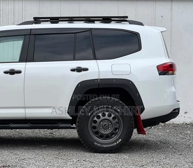 Toyota Land Cruiser 2023 White