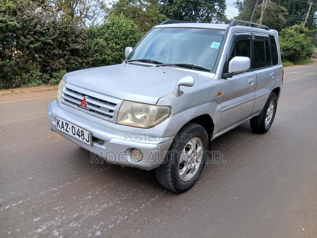 Mitsubishi Pajero 2000 Silver