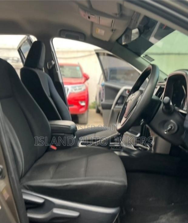 Toyota RAV4 2017 Brown
