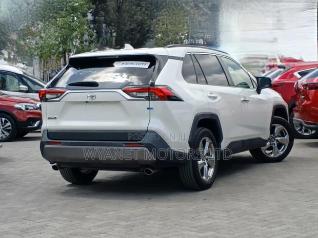 Toyota RAV4 2019 White