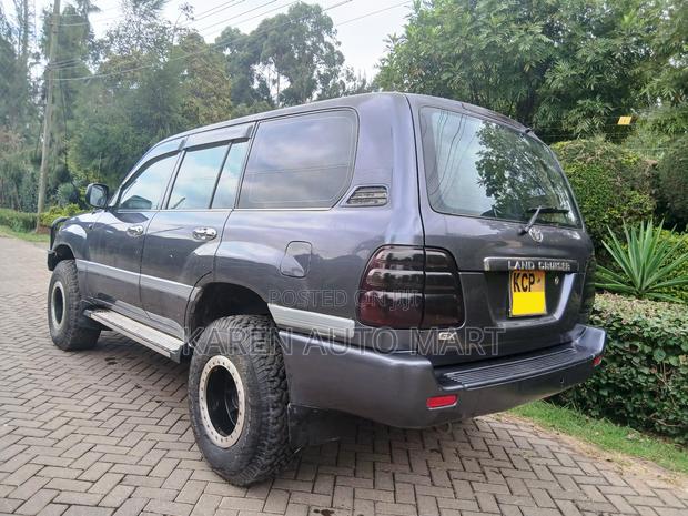 Toyota Land Cruiser 2002 Gray