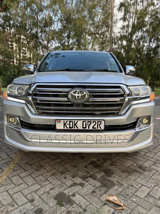 Toyota Land Cruiser 2010 Silver