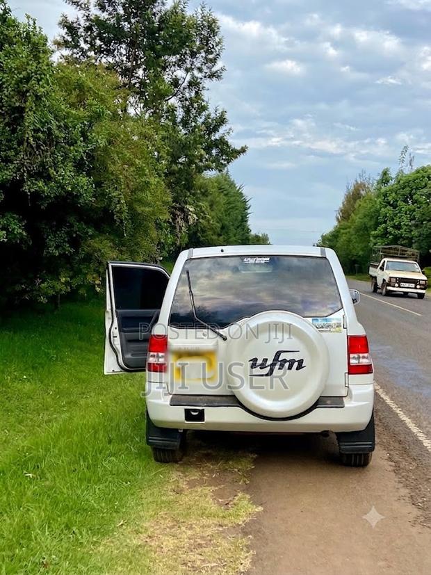 Mitsubishi Pajero IO 2003 Pearl