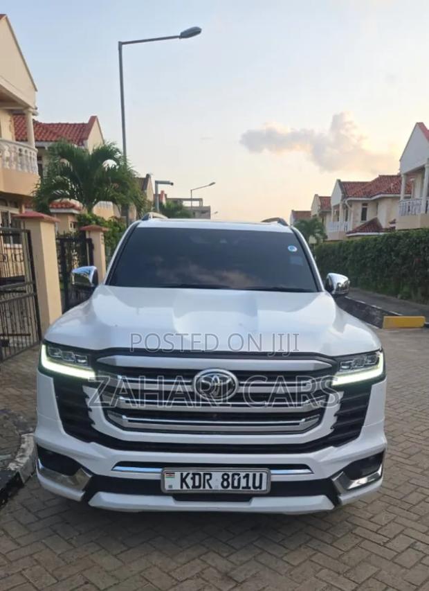 Toyota Land Cruiser 2023 White