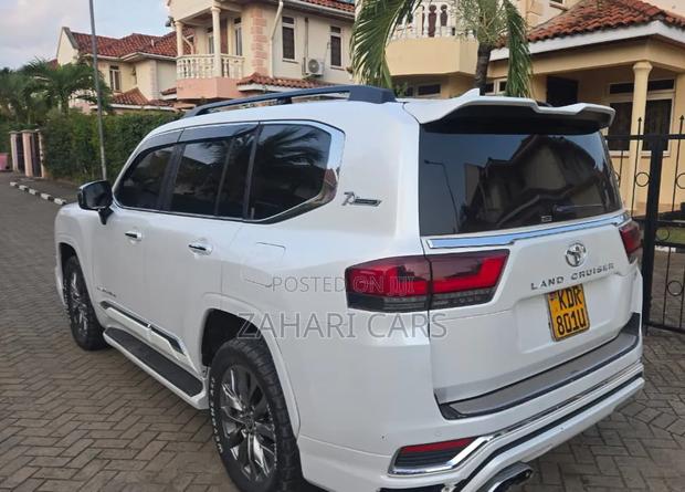 Toyota Land Cruiser 2023 White