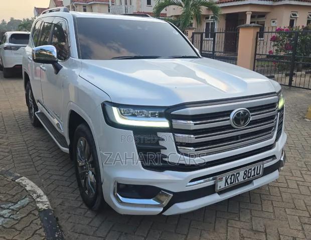 Toyota Land Cruiser 2023 White