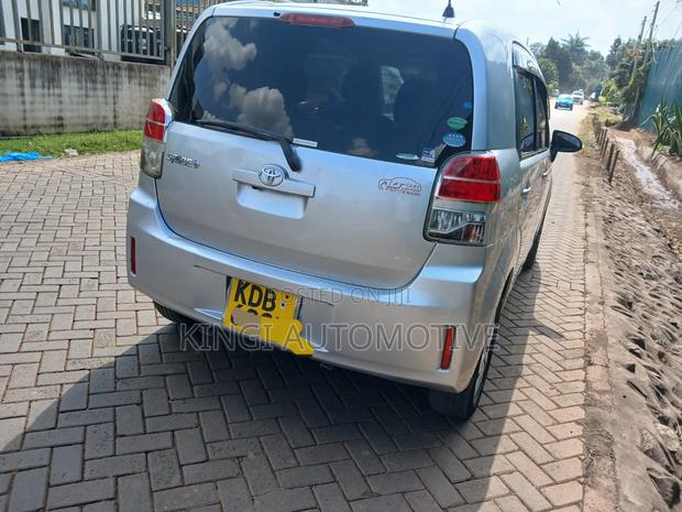 Toyota Spade 2014 Silver