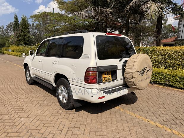 Toyota Land Cruiser HDJ 100 1999 White