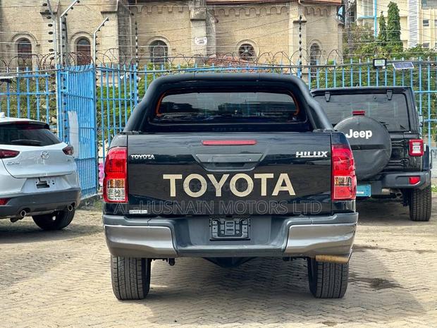 Toyota Hilux 2019 Black
