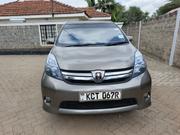 Toyota ISIS 2011 Gray for sale