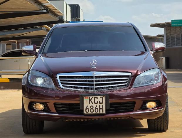 Mercedes-Benz C200 2010 Red