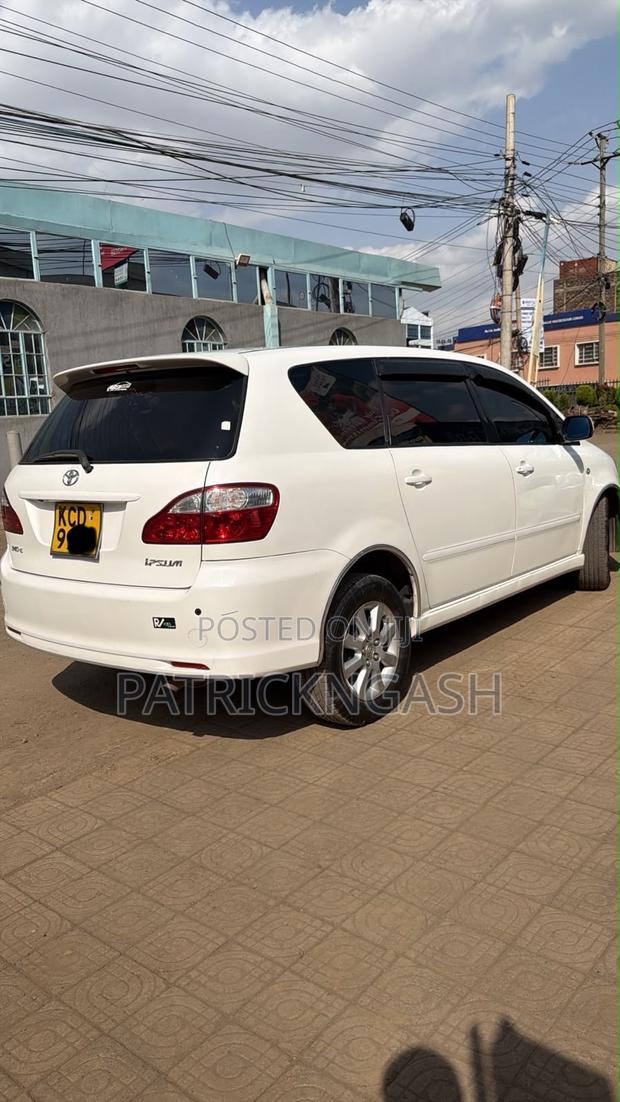 Toyota Ipsum 2009 White