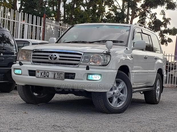 Toyota Land Cruiser 2004 White