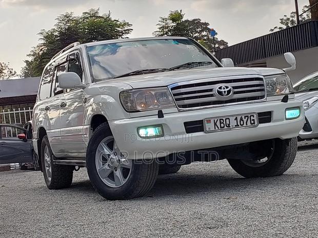Toyota Land Cruiser 2004 White