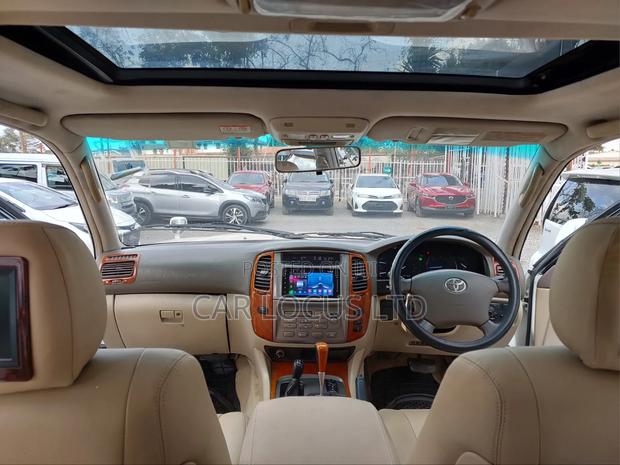Toyota Land Cruiser 2004 White