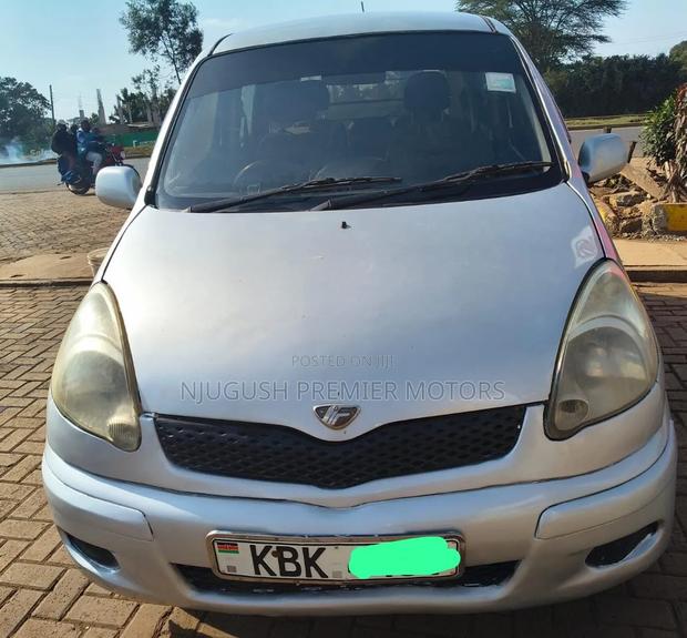 Toyota Fun Cargo 2003 Silver