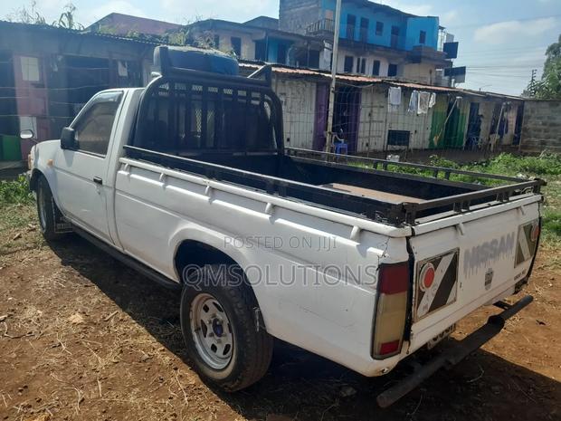 Nissan Hardbody 1995 White