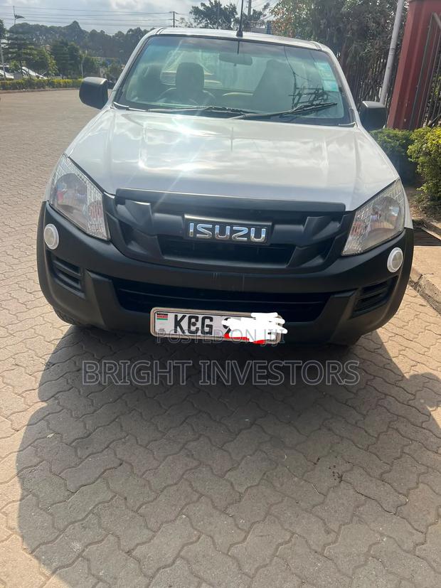 Isuzu D-MAX 2013 White