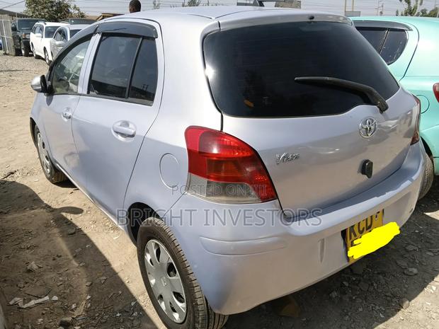 Toyota Vitz 2011 Gray