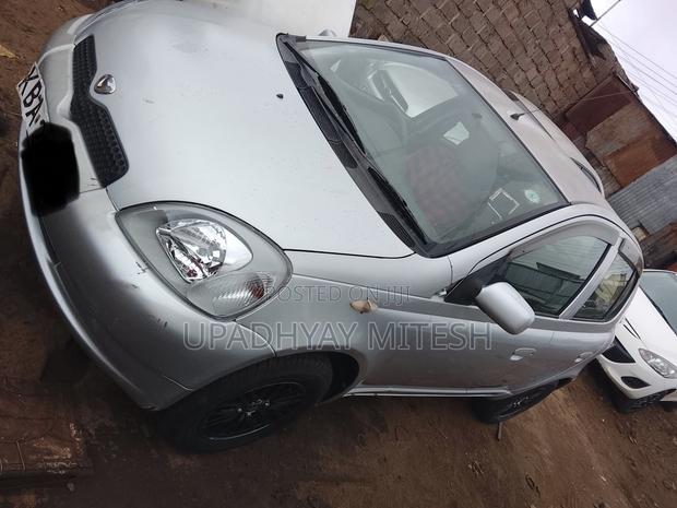 Toyota Vitz 2000 Silver