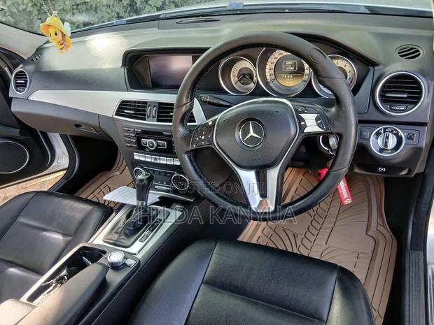 Mercedes-Benz E200 2011 Silver
