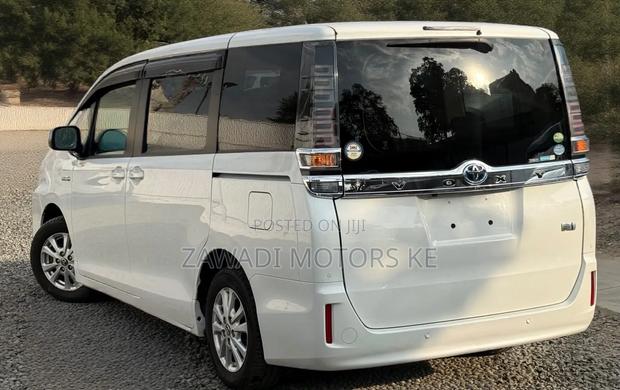 Toyota Voxy 2019 White