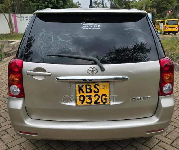 Toyota Raum 2005 Gold
