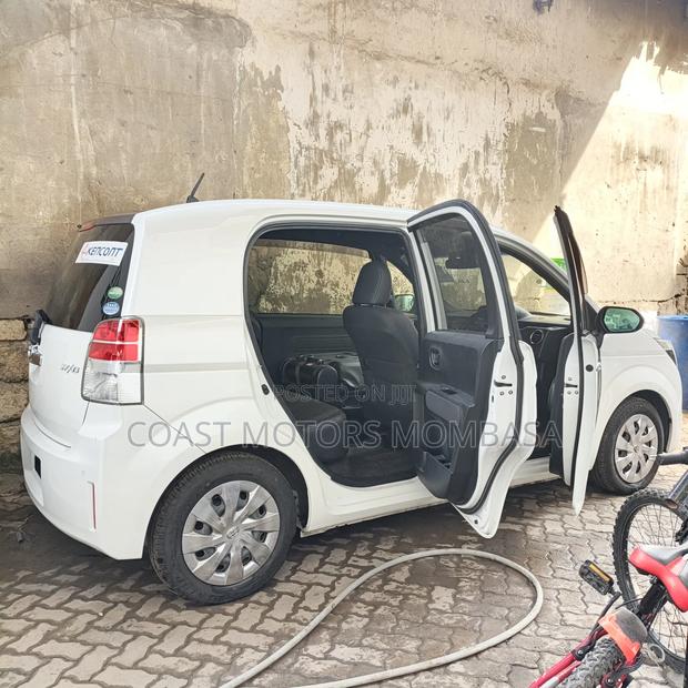 Toyota Spade 2019 White
