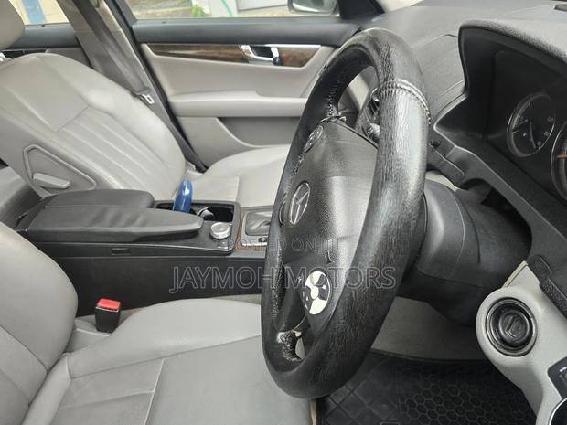 Mercedes-Benz C200 2009 Gray