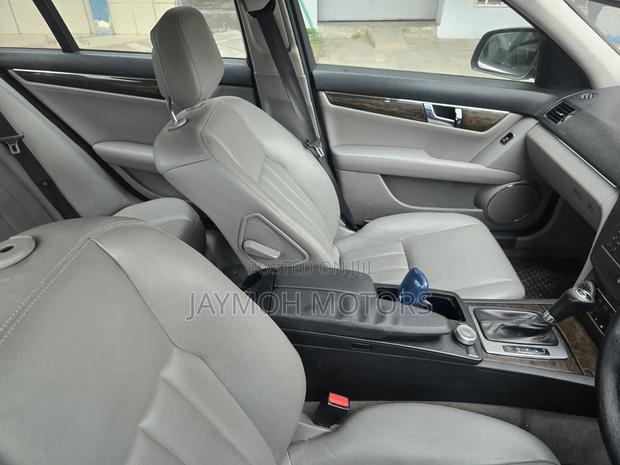 Mercedes-Benz C200 2009 Gray
