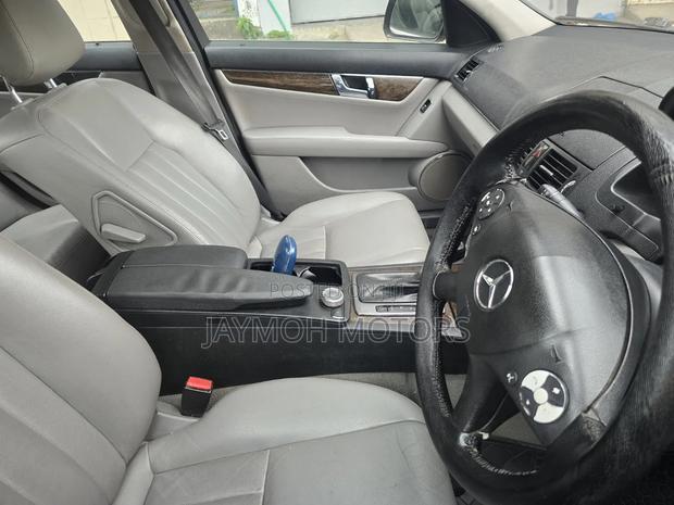 Mercedes-Benz C200 2009 Gray