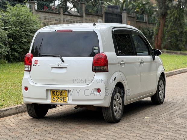 Toyota Porte 2012 White
