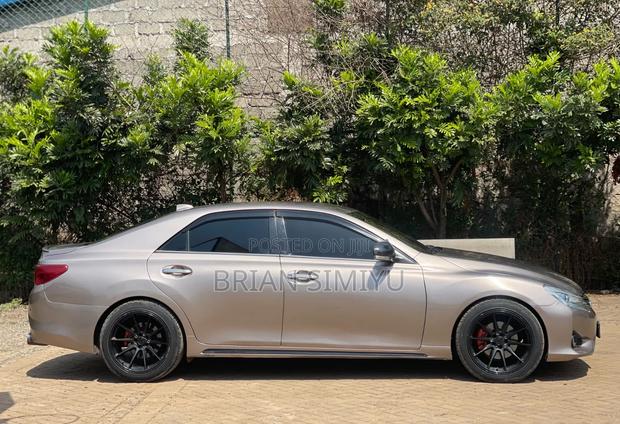 Toyota Mark X 2017