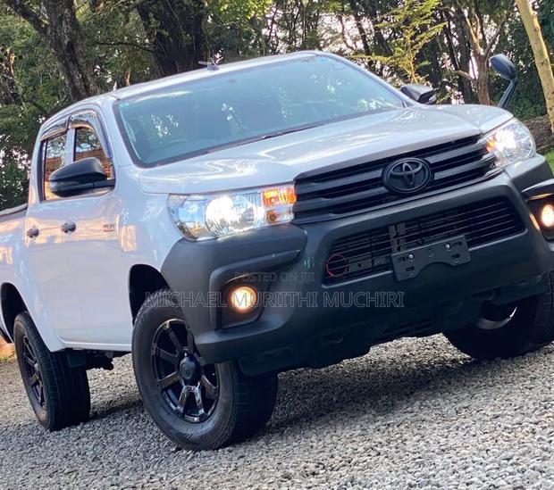 Toyota Hilux 2019 White