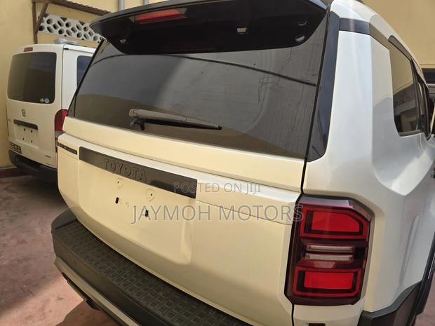 Toyota Land Cruiser Prado 2024 Gray