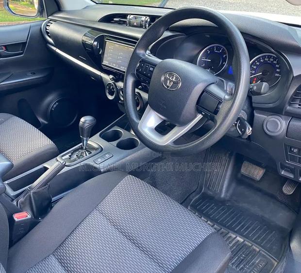 Toyota Hilux 2019 White