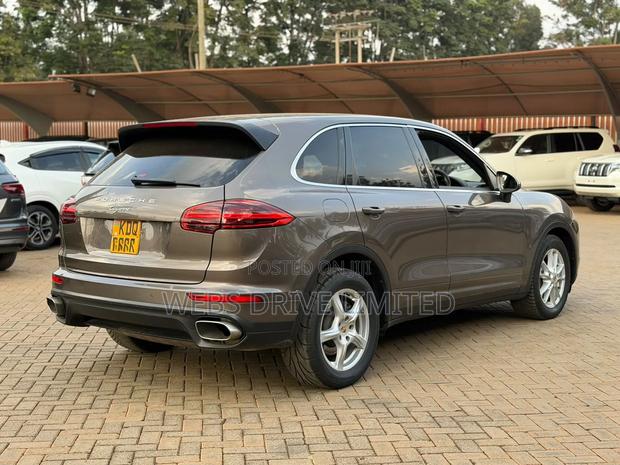 Porsche Cayenne 2016 Burgundy