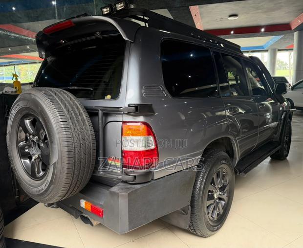 Toyota Land Cruiser Prado 2002 Gray