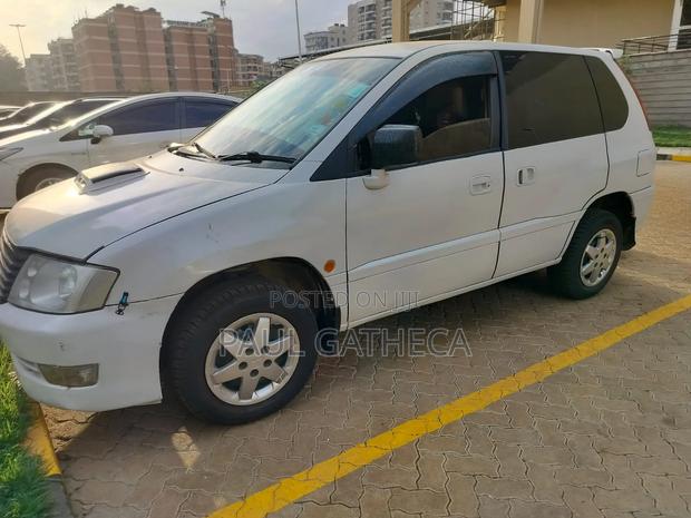 Mitsubishi RVR 2000 Off white