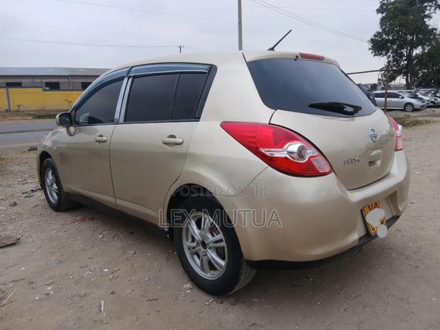 Nissan Tiida 2010 Beige