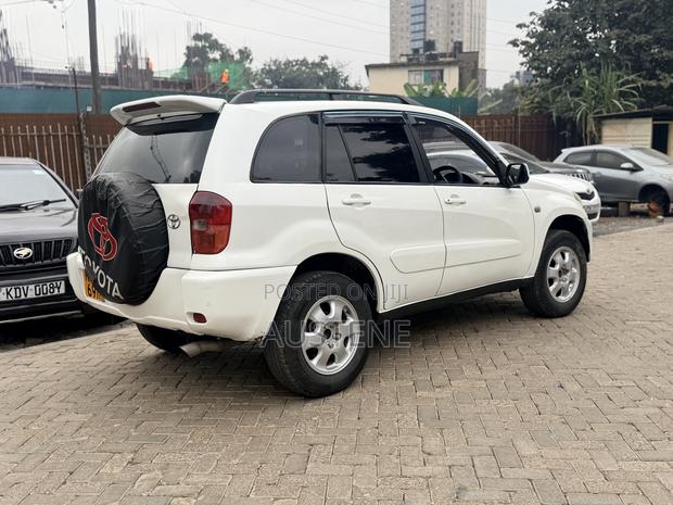 Toyota RAV4 2002 White