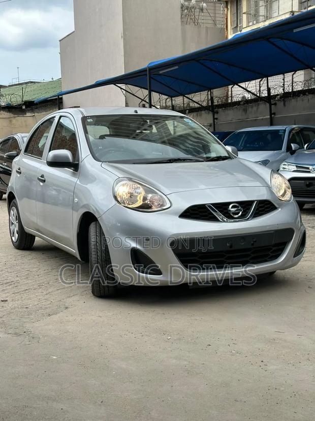 Nissan March 2018 Silver