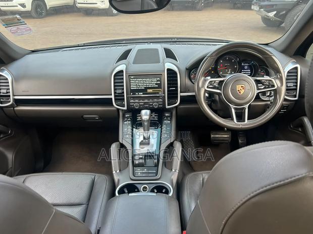 Porsche Cayenne 2016 Gray