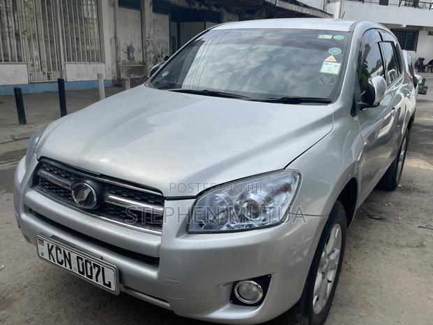 Toyota RAV4 2011 Silver