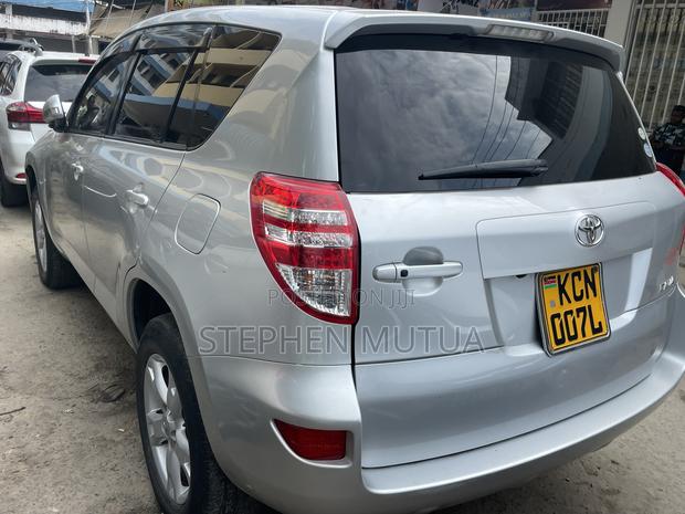 Toyota RAV4 2011 Silver