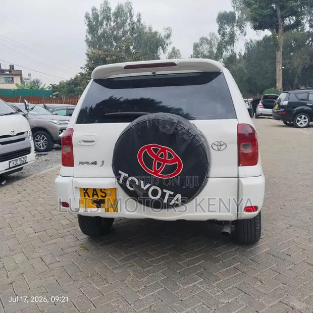 Toyota RAV4 Base AWD 2001 White