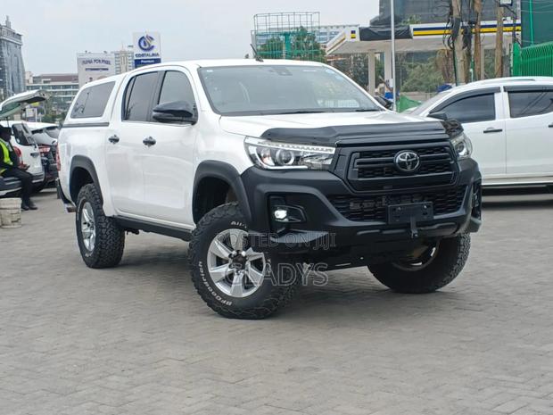 Toyota Hilux 2019 White